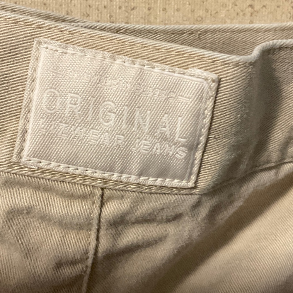 Liz Claiborne Women's Cream Shorts - Picture 3 of 6